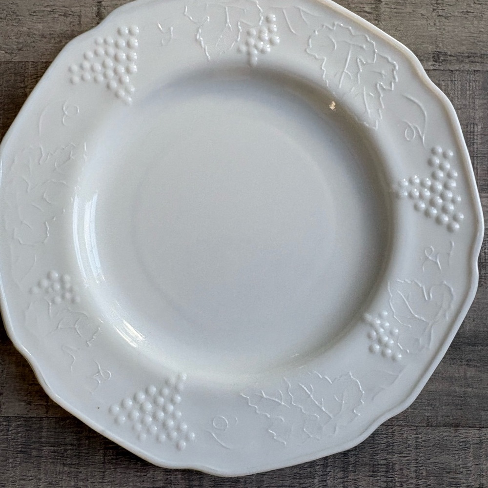 Colony Glass Company Harvest Grape Milk Glass 9 7/8 Dinner Plates